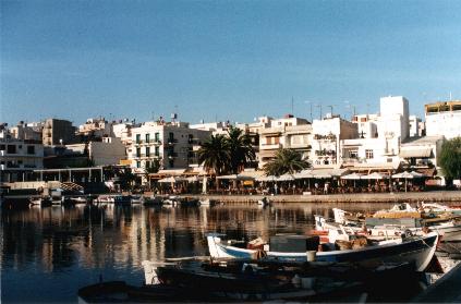 Le petit port de p�cheurs d'Agios Nikolaos
